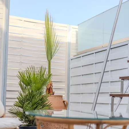 With Heated Rooftop Pool Appartement *