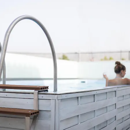 With Heated Rooftop Pool Apartment *