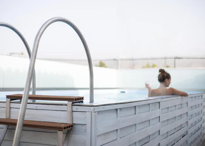 With Heated Rooftop Pool Apartment *