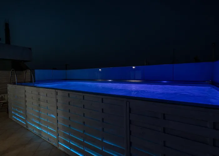 With Heated Rooftop Pool Apartment *