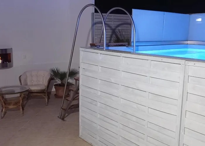 With Heated Rooftop Pool Апартаменты Ханья